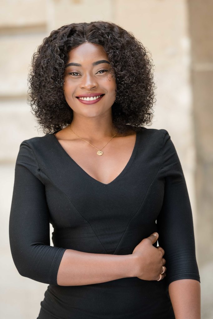 Séance de portrait professionnel corporate réalisé au sein du studio. C'est une bonne manière de mettre en avant l'ensemble de des collaborateurs d'une société.