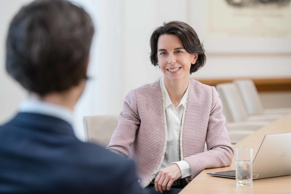 Séance de portrait professionnel corporate réalisé au sein du studio. C'est une bonne manière de mettre en avant l'ensemble de des collaborateurs d'une société.