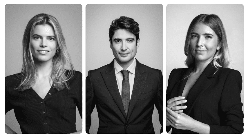 Portrait professionnel en noir et blanc d'un dirigeant d'entreprise en costume, fond sobre, éclairage studio.