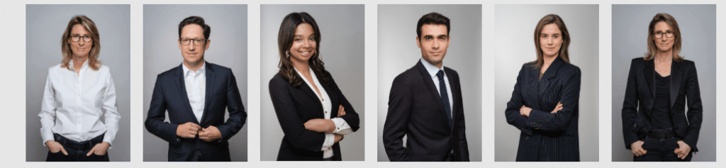Série de six portraits professionnels en studio de membres d'une équipe, trois femmes et trois hommes en tenue business formelle sur fond gris.